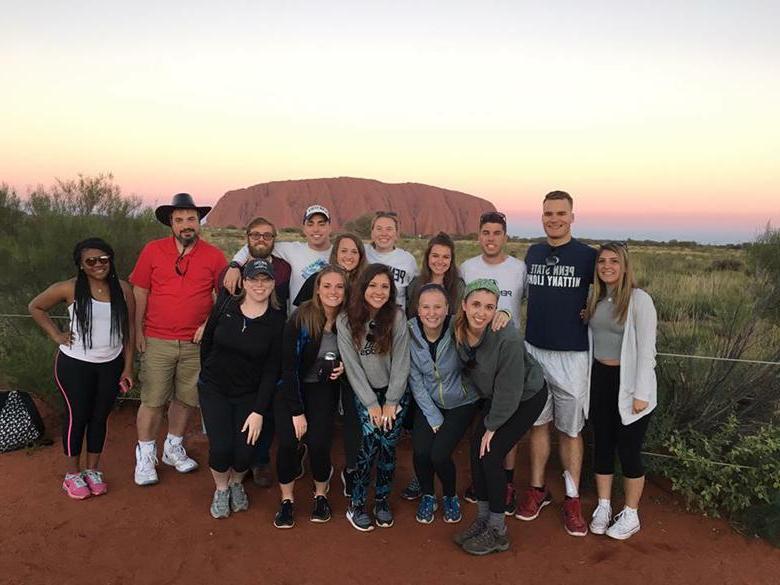 Students and faculty on a study abroad trip to Australia