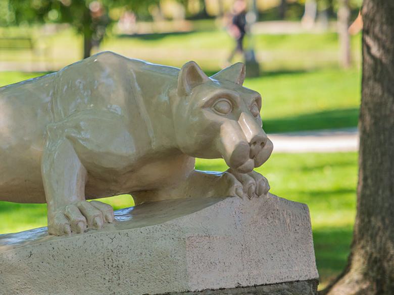 The Lion Shrine on the <a href='http://jr.papercrafttoys.com'>十大网投平台信誉排行榜</a>阿尔图纳分校 campus